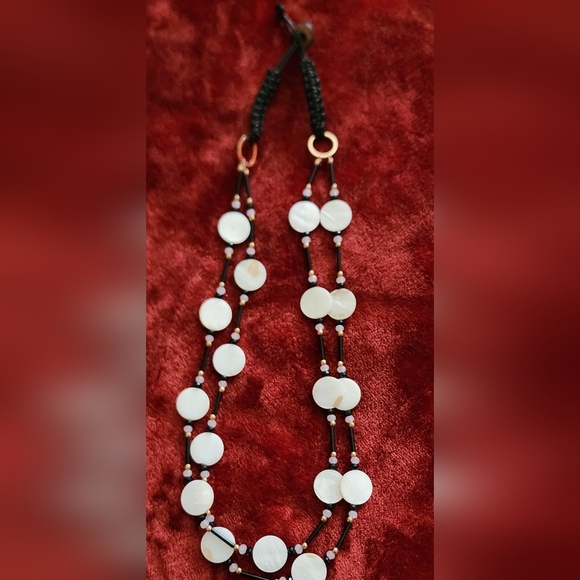 Elegant Mother of Pearls Beaded Necklace - Picture 1 of 3